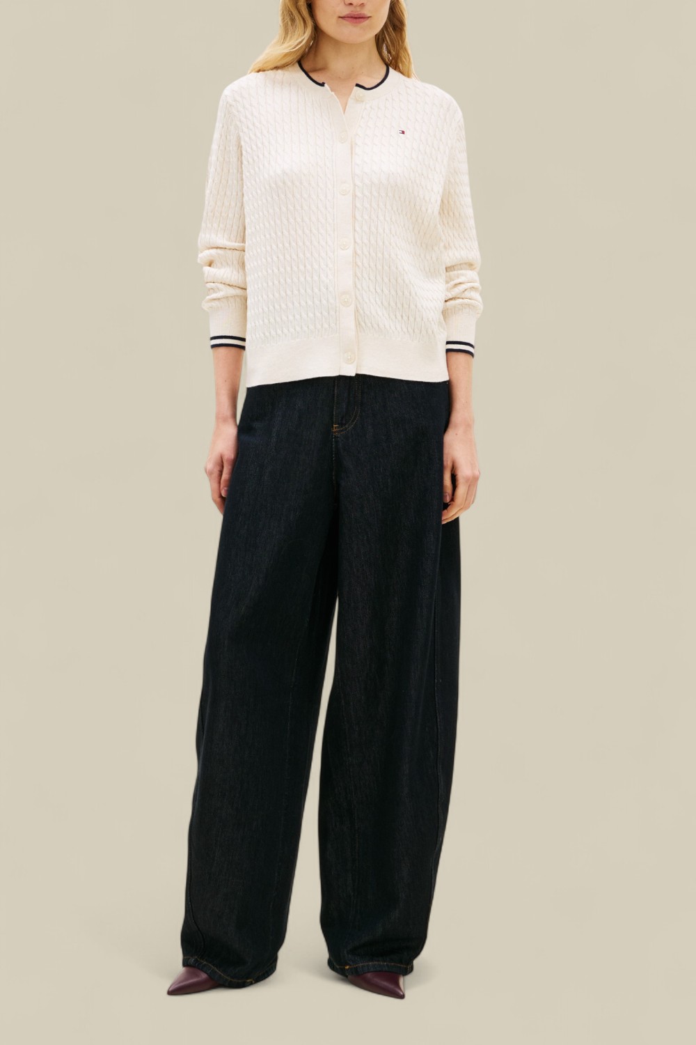 תמונת כל הלוק של קרדיגן